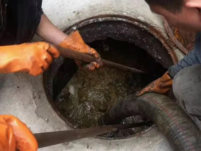 灵川清理化粪池时如何避免沼气的危害?